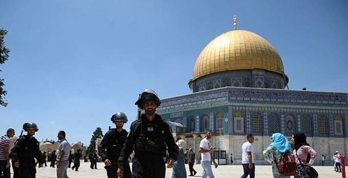 Fanatik Yahudilerden Mescid-i Aksa'ya baskın