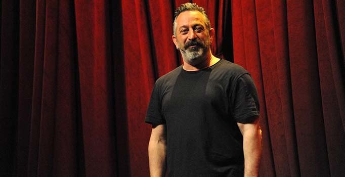 Sahnede fenalaşan Cem Yılmaz'dan ilk açıklama geldi