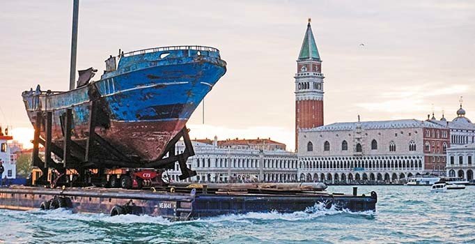 Trajedi teknesi bienale demirledi
