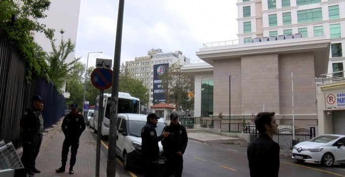 Ankara Barosu'ndan YSK'ya pankartlı tepki