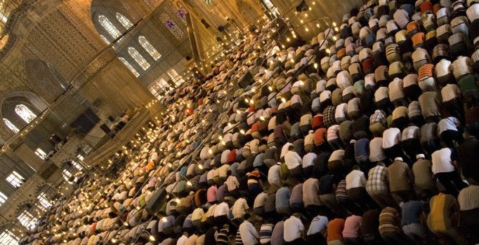 83 yıldan daha hayırlı bir gece