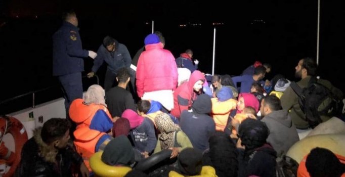 Çeşme açıklarında 47 kaçak göçmen yakalandı
