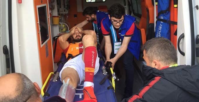 Emre Akbaba hastaneye kaldırıldı