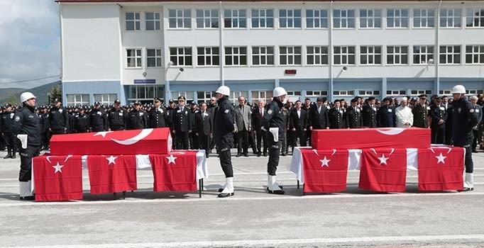 Yozgat'ta trafik kazasında şehit olan polisler için ilk tören