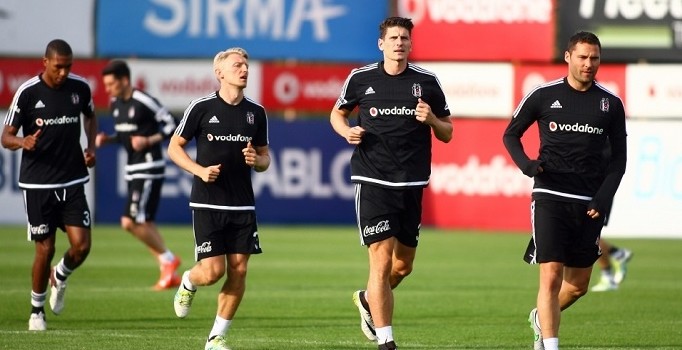 Beşiktaş kampındaki gizemli mentor!