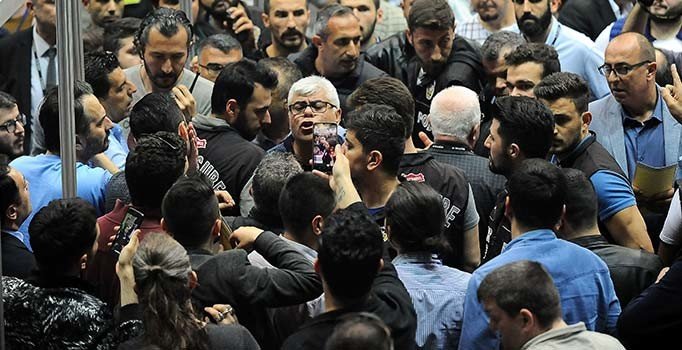 Beşiktaş'ın başkanlık seçiminde gergin anlar