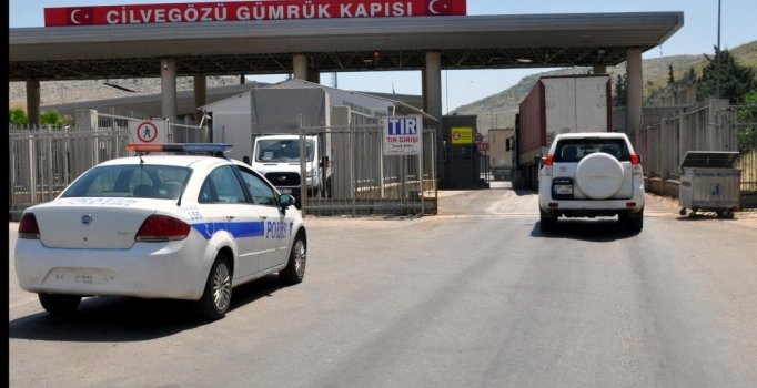 BM’den İdlib’e 17 tır insani yardım 