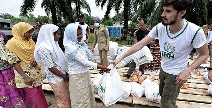 İHH’dan Arakanlı Müslümalara yardımlar ulaştı