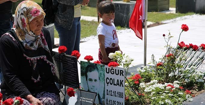 Soma Madenci Şehitliği'nde 5'inci yılda da dua ve gözyaşı