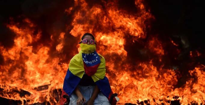 Venezuela’da kriz rekabet ve darbe ihtimali