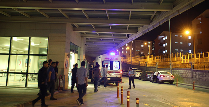 Pervari'de askeri araç devrildi: 6 yaralı