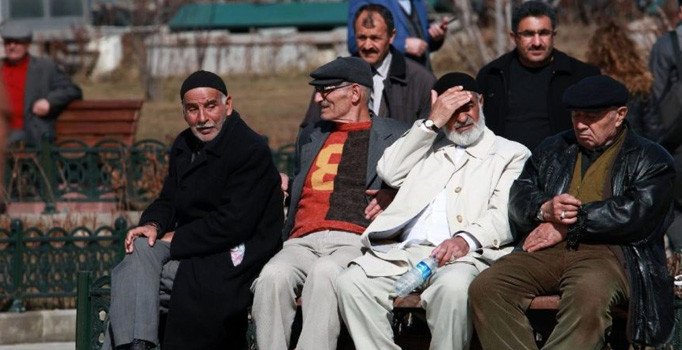 Emekliye bayram ikramiyesi 2019'da ne zaman yatacak? Emeklilere çifte müjde!