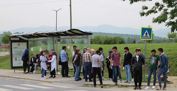 Sakarya'da minibüsçüler ve öğrenciler kavga etti