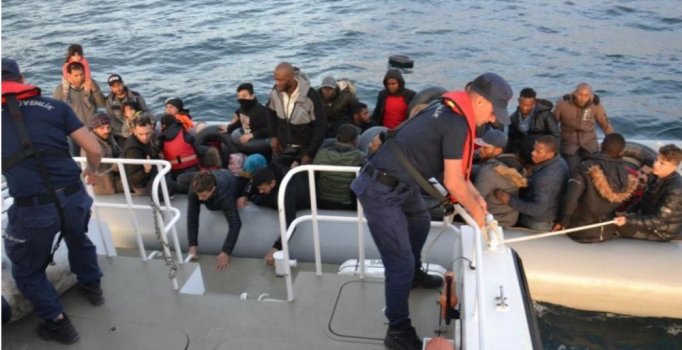 Selçuk ve Çeşme'de 80 kaçak göçmen yakalandı