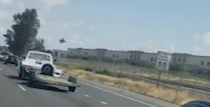 ABD’de F-16 jeti düştü, pilot paraşütle atlayarak kurtuldu