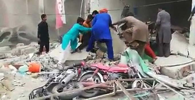 Pakistan’da bankada patlama: 20 yaralı