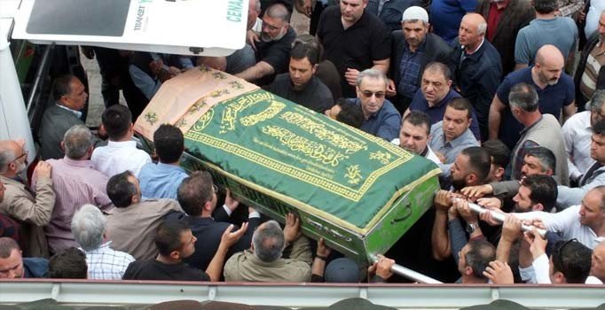 Siyanür dehşetini anlattı: Kırmızı gözlü, siyah pelerinli ve mekanik sesli bir şahıs istedi