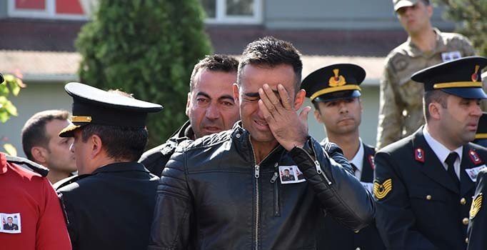 Silah arkadaşlarını kaybeden JAK timi komutanı gözyaşlarına hakim olamadı
