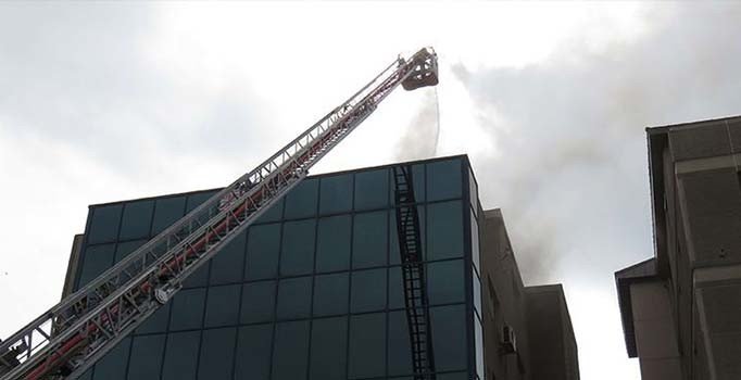 Beykoz'da iş merkezinde yangın