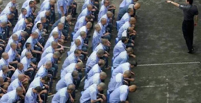 Toplama kamplarında coronavirüs bahanesiyle soykırım endişesi