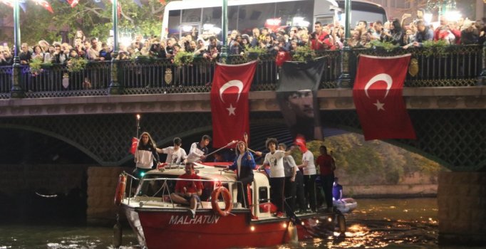 Porsuk Çayı’nda ‘fener alayı' geçişi yapıldı