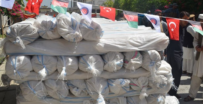 TİKA'dan Afganistan'daki 
200 aileye çadır gönderdi