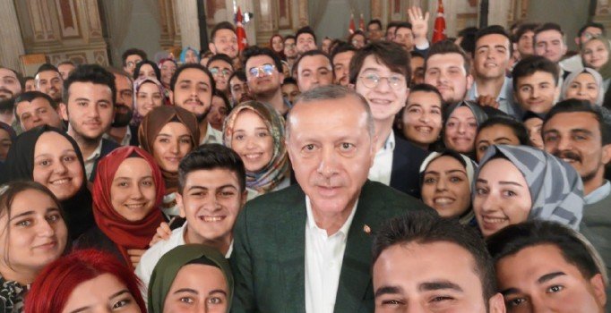 Cumhurbaşkanı Erdoğan'dan selfie paylaşımı
