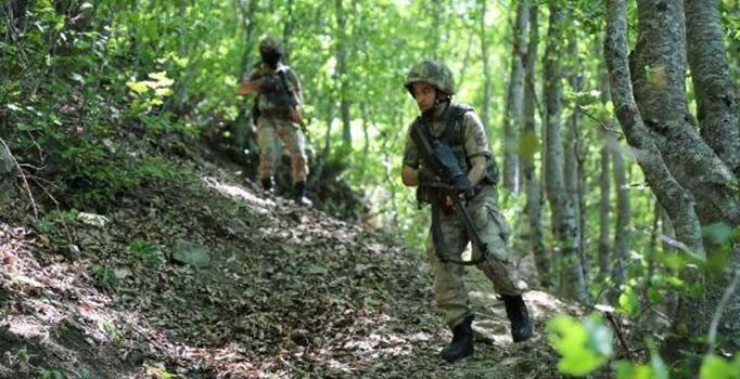 PKK'ya ağır darbe! Terörist yer gösterdi, sığınak ve depolar imha edildi