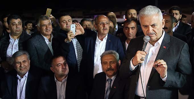 Binali Yıldırım: Yolları böleriz, Türkiye'yi böldürtmeyiz