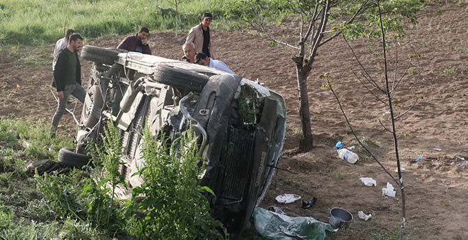 İşçileri taşıyan midibüs devrildi: 7 yaralı