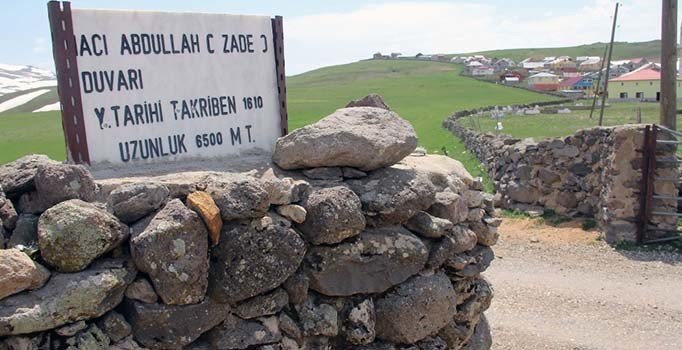 400 yıllık 'Hacı Abdullah Duvarı' görenlerin dikkatini çekiyor