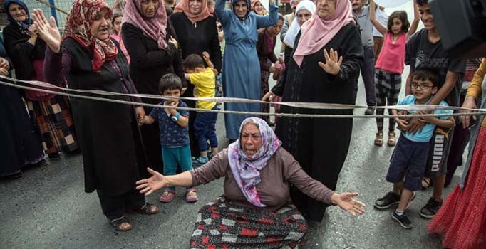 Kadınlardan uyuşturucuya karşı yol kapatma eylemi