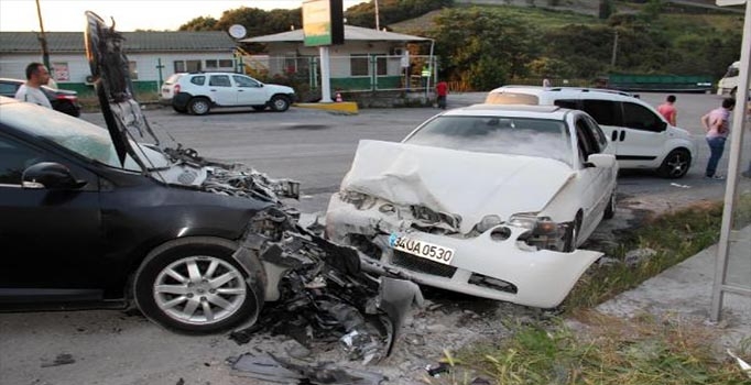 CHP'li başkanın makam otomobili kaza yaptı: 5 yaralı