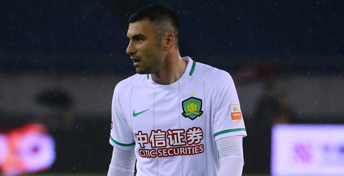 Burak Yılmaz Çin'i karıştırdı, doktoru kovuldu