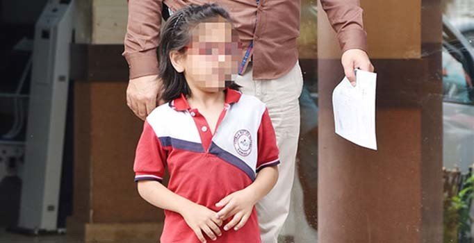 Arkadaşlarının kalemini alan kıza annesinden inanılmaz ceza