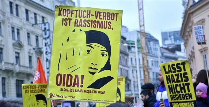 Avusturya'da başörtüsü yasağı sadece Müslüman kız çocuklarına uygulanacak
