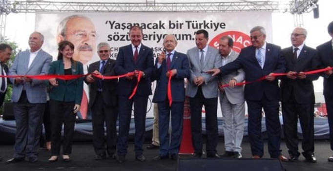 AK Parti'nin yaptığı hizmet 
binasını Kılıçdaroğlu açtı