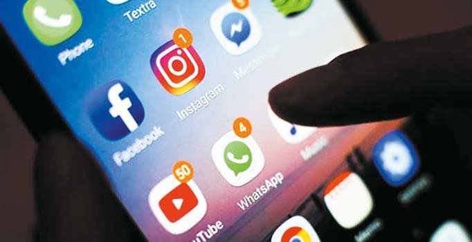 Hormonlu Facebook parçalansın