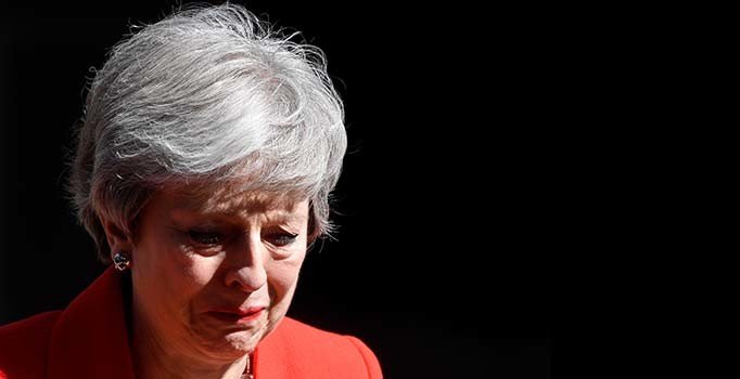 Son dakika! Brexit ısrarı koltuğundan etti: İngiltere Başbakanı May istifa etti