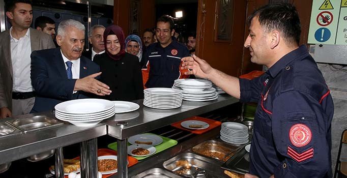 Binali Yıldırım: 'İtfaiyeci' mesleği tanımlanmalı