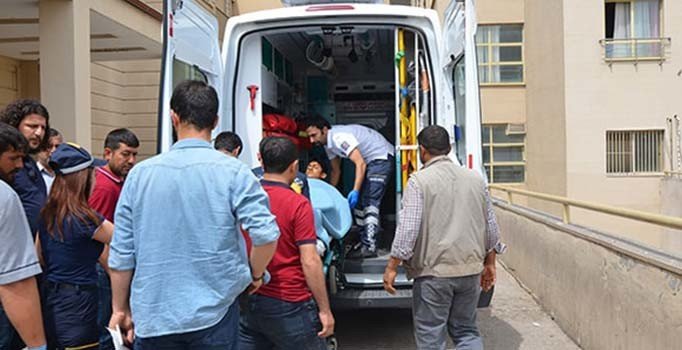 Silahla selfie çekerken kendini vurdu