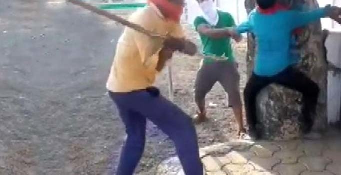 Hindistan'da sığır eti taşıdığı iddia edilen Müslümanlara öldüresiye dayak