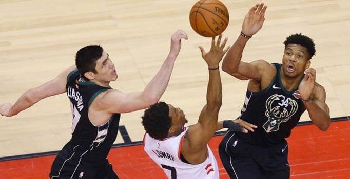 Warriors'ın finaldeki rakibi Raptors oldu