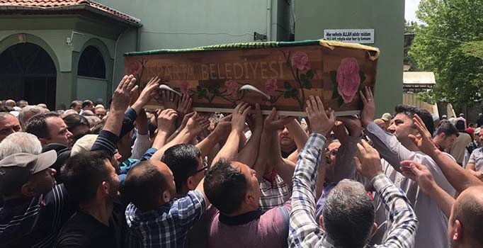 Polis babasının silahıyla oynarken kardeşini vurdu