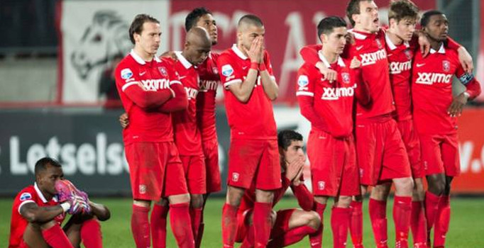 Hollanda Futbol Federasyonu, Twente'yi küme düşürdü