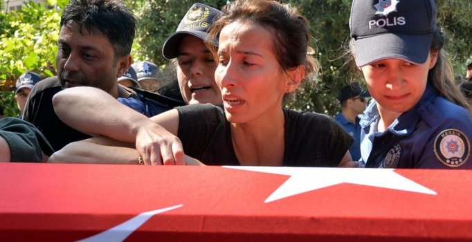 Öldürülen polis memuru Merve Ünal, Mersin'de toprağa verildi