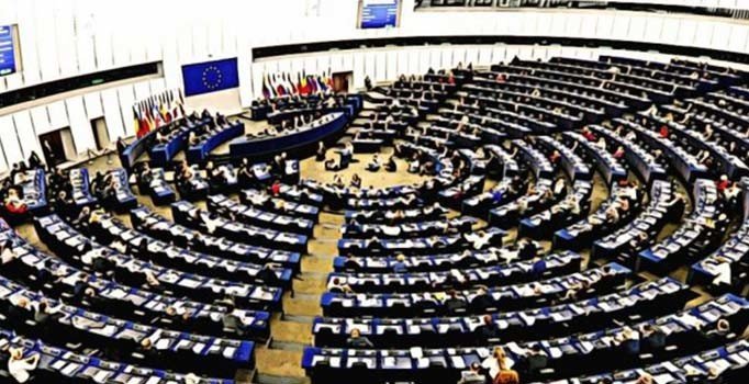 Güney Kıbrıs'ta Türk üye Kızılyürek, AP'ye girdi