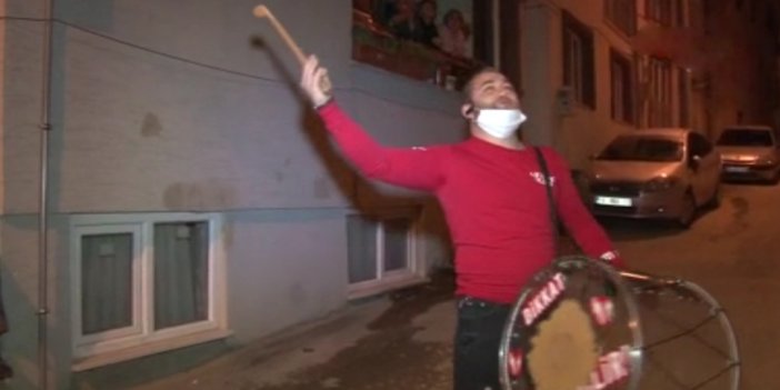 Bursa'da bir davulcu sahura Bülent Ersoy şarkılarıyla uyandırıyor