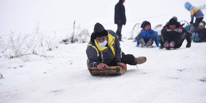 Meteoroloji tek tek uyardı: Sağanak geliyor, kar bastıracak