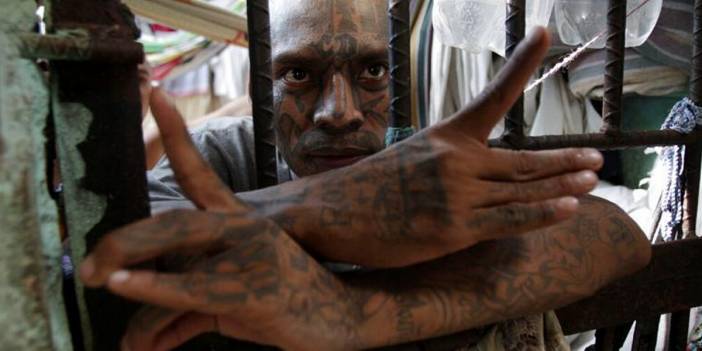 El Salvador'da 'çetelerle savaş': 50 günde 30 bin kişi tutuklandı